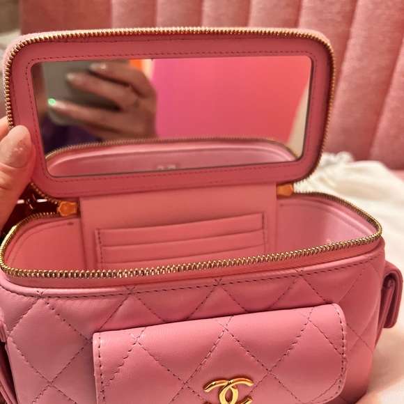 100% authentic CHANEL East West Polly Pocket CC Top Vanity Pink w/ Chain (RARE) - Picture 9 of 14